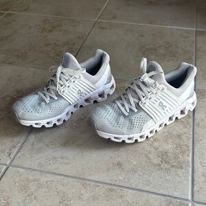 On Running White and Gray Athletic Shoes